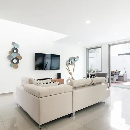 Villa Scandinavia - Private Heated Pool By Silver Prop *